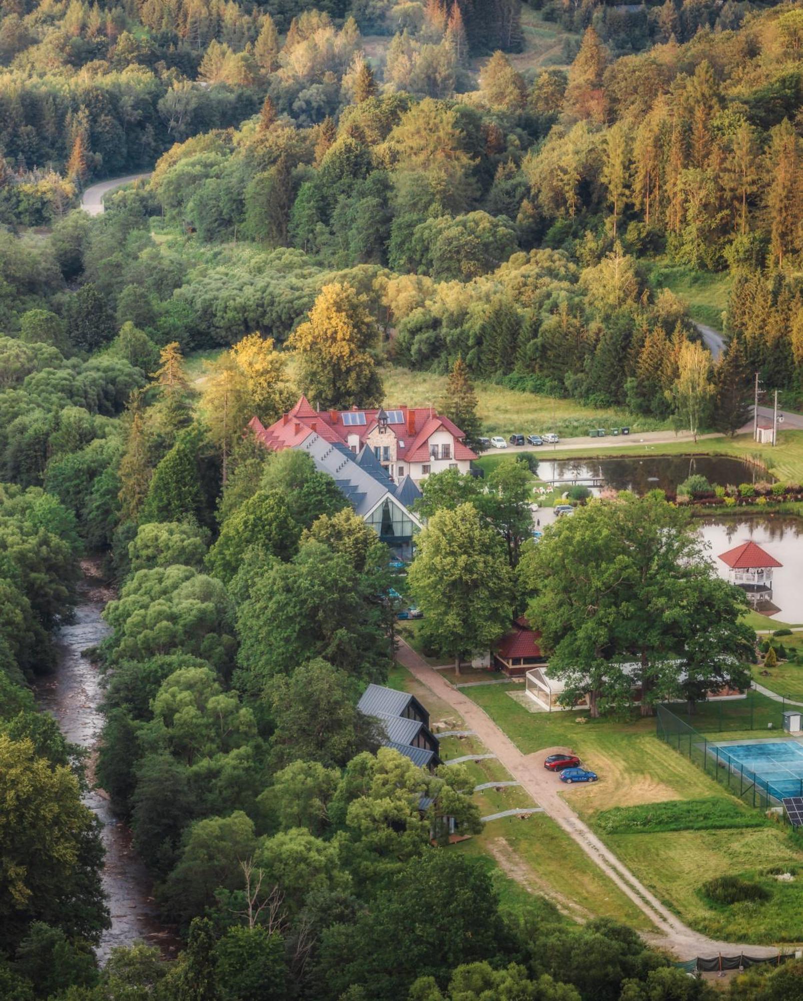 Carynska Resort & Spa Lutowiska Ngoại thất bức ảnh